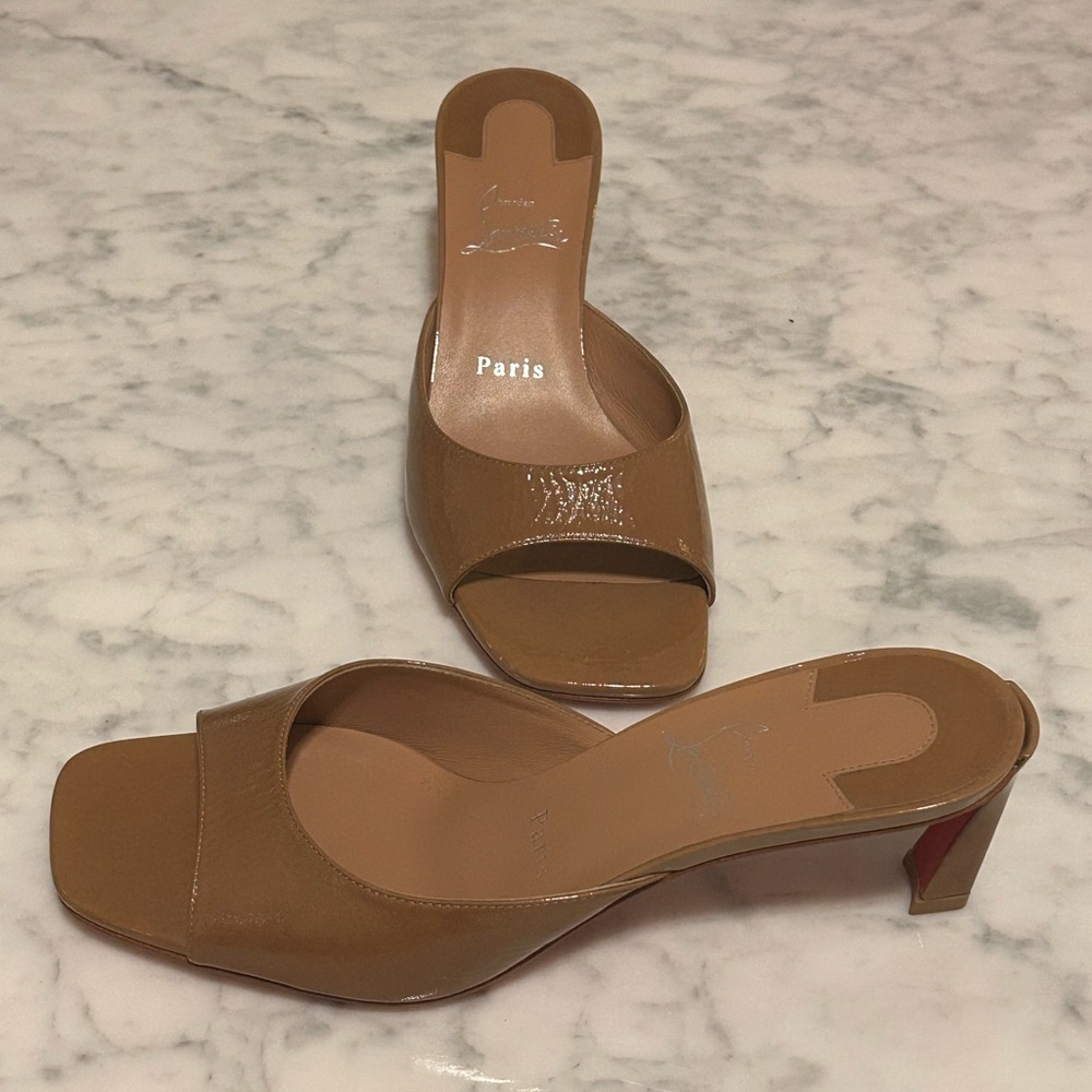 NWOT Christian Louboutin Condora mule 55-tan patent